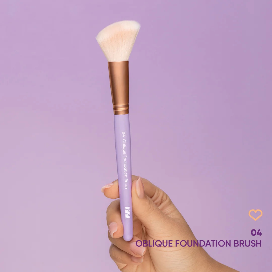 04 Oblique Foundation Brush – Pennello Fondotinta Obliquo